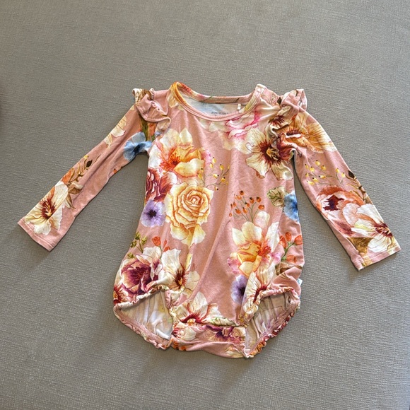 Posh Peanut Onesie - Size 12-18 months - Picture 3 of 14